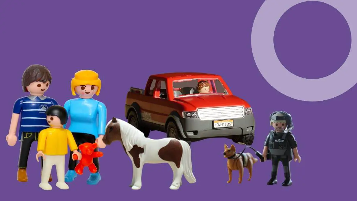 de qué edad es el juguete adecuado, incluidas varias minifiguras de Playmobil
