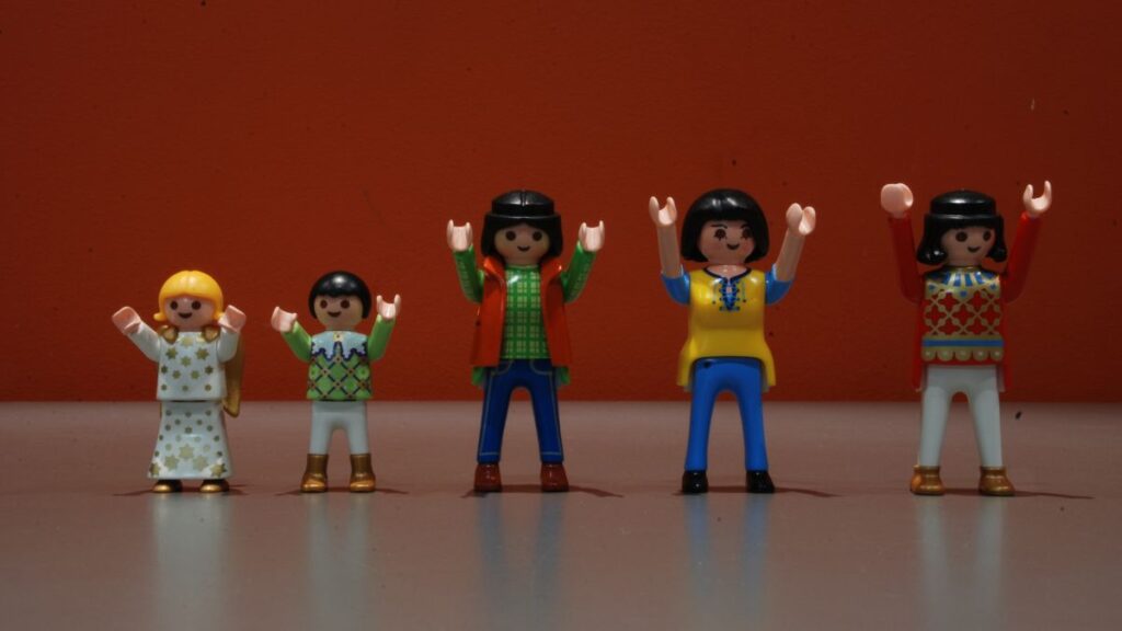 Playmobil figure numerous minifigures in different sizes